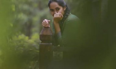 மீண்டும் அவன் விழியில் மெய் மறந்த நொடியில்